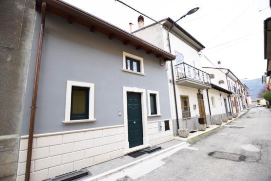 ...Ecche Se Dorme Bed & Breakfast Castelvecchio Subequo Exterior foto